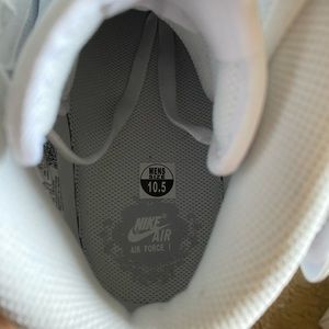 Air Force 1 mid 07’